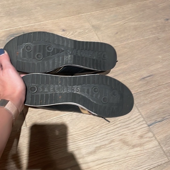 Great condition sz 11 black and gold leather sketchers shoes with memory foam - Picture 4 of 7